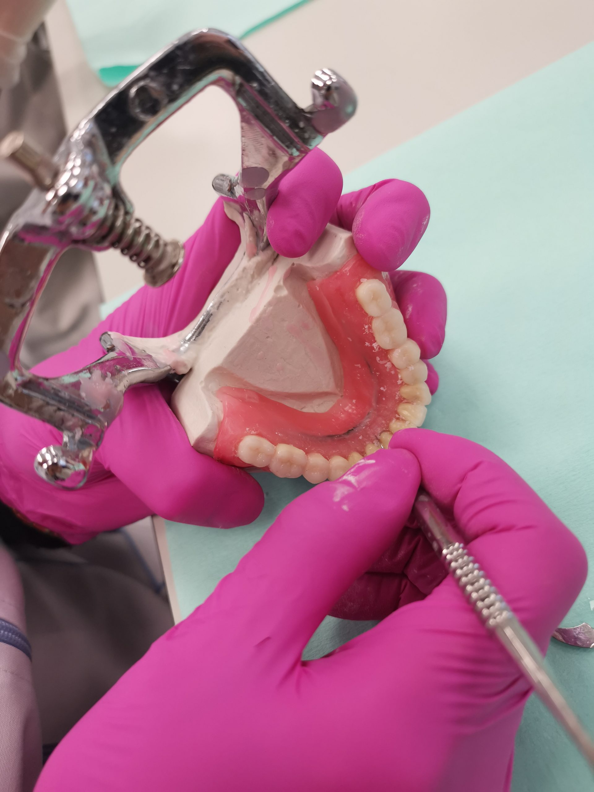 Technik dentystyczny (3)