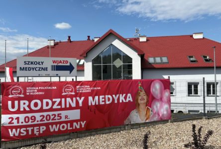 Czy widzieliście już kolorowe banery obok naszej szkoły?